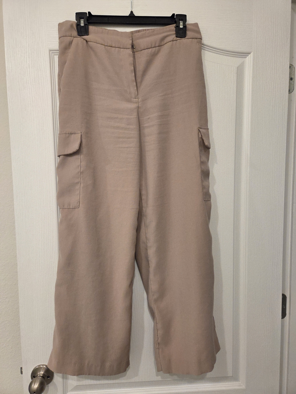 Investments Wide-Leg Crop Cargo Trousers in Taupe